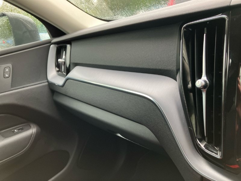 2020 (70) VOLVO XC60 2.0 B5P [250] Momentum 5dr AWD Geartronic 3460282