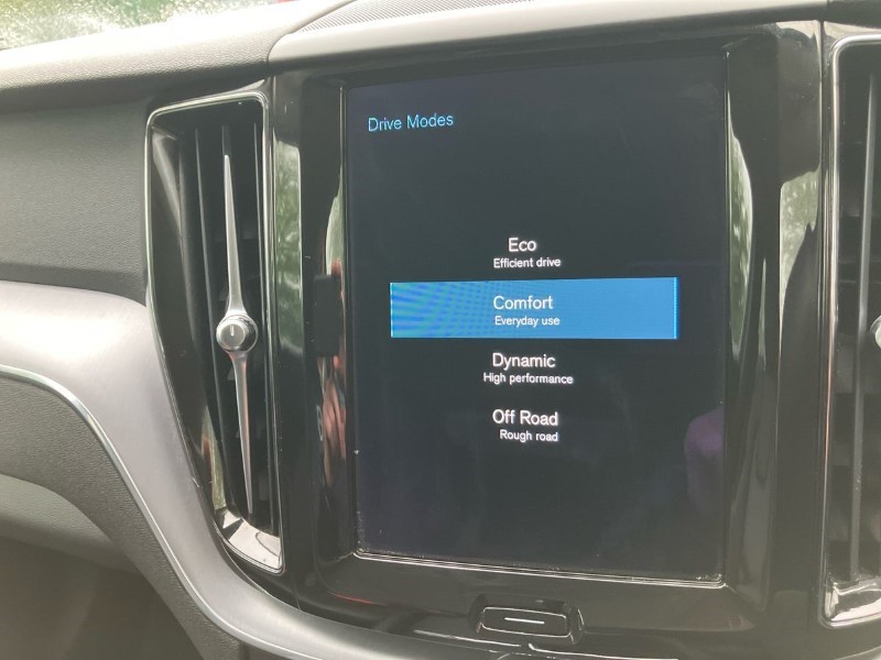 2020 (70) VOLVO XC60 2.0 B5P [250] Momentum 5dr AWD Geartronic 3460280