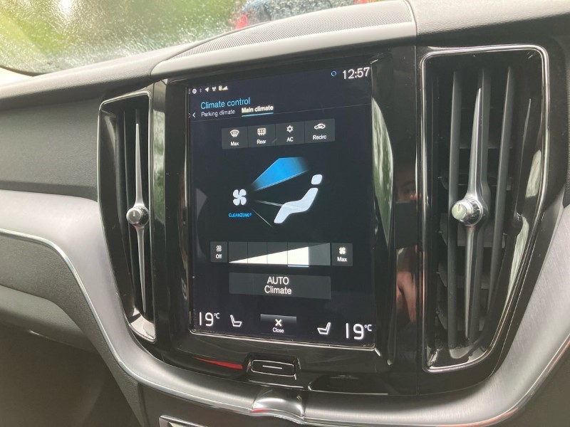 2020 (70) VOLVO XC60 2.0 B5P [250] Momentum 5dr AWD Geartronic 3460279