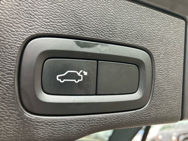 2020 (70) VOLVO XC60 2.0 B5P [250] Momentum 5dr AWD Geartronic 3460289