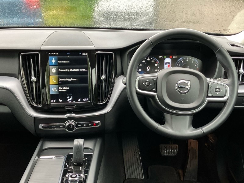 2020 (70) VOLVO XC60 2.0 B5P [250] Momentum 5dr AWD Geartronic 3460274