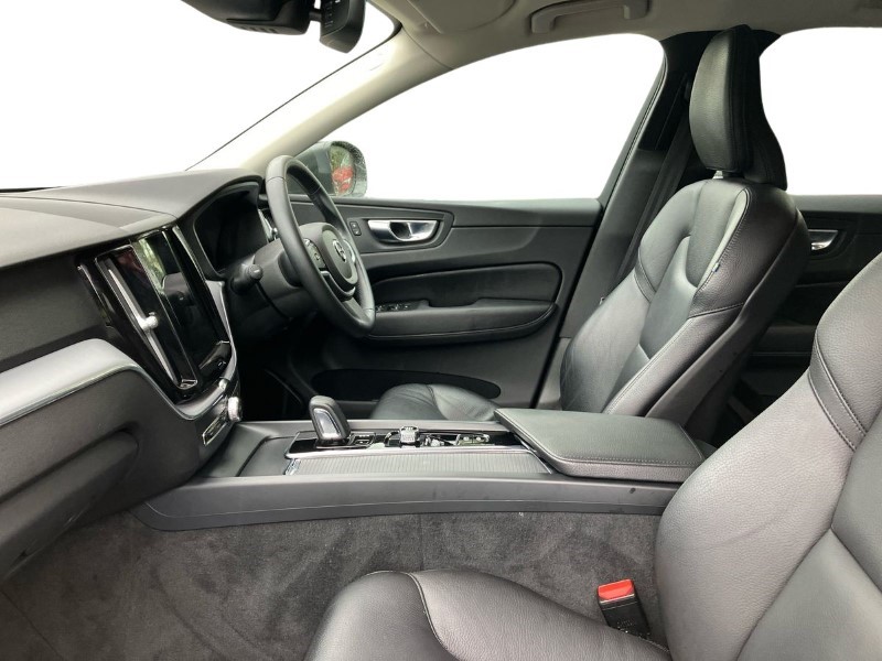 2020 (70) VOLVO XC60 2.0 B5P [250] Momentum 5dr AWD Geartronic 3460256