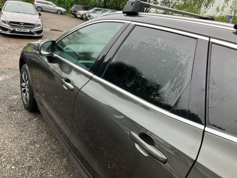 2020 (70) VOLVO XC60 2.0 B5P [250] Momentum 5dr AWD Geartronic 3460290