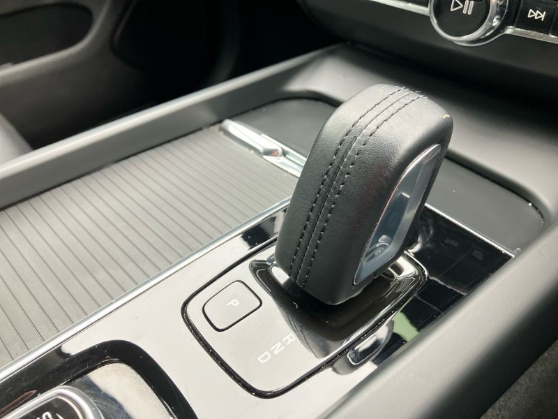 2020 (70) VOLVO XC60 2.0 B5P [250] Momentum 5dr AWD Geartronic 3460283