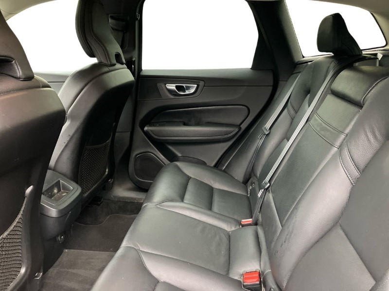 2020 (70) VOLVO XC60 2.0 B5P [250] Momentum 5dr AWD Geartronic 3460257