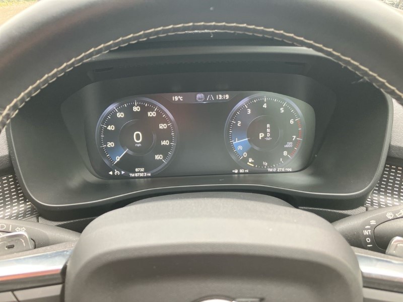 2020 (20) VOLVO XC40 2.0 T4 R DESIGN Pro 5dr Geartronic 3449842