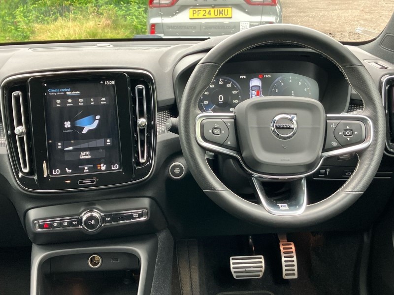 2020 (20) VOLVO XC40 2.0 T4 R DESIGN Pro 5dr Geartronic 3449843