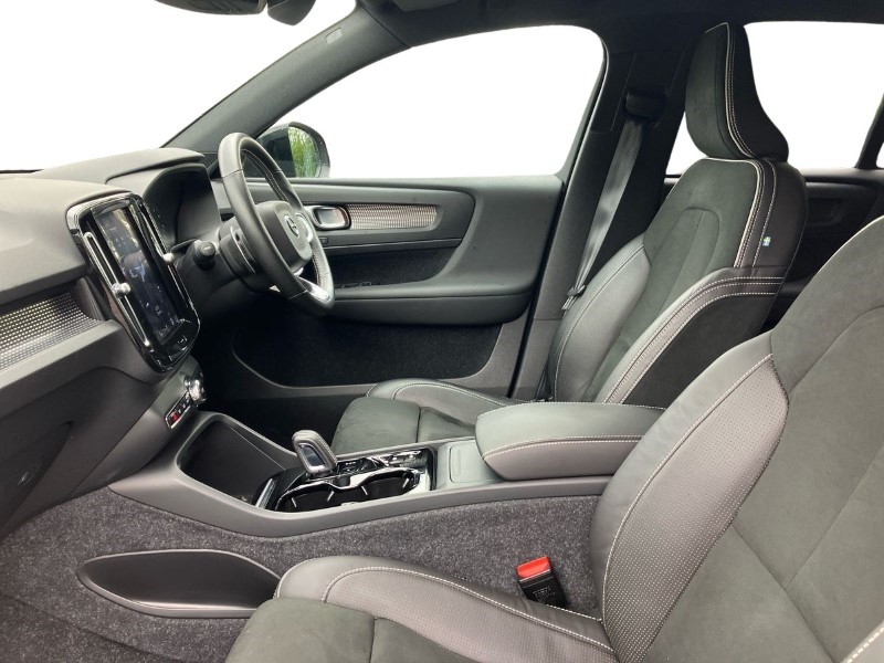 2020 (20) VOLVO XC40 2.0 T4 R DESIGN Pro 5dr Geartronic 3449825