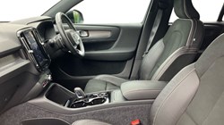 2020 (20) VOLVO XC40 2.0 T4 R DESIGN Pro 5dr Geartronic 3449825