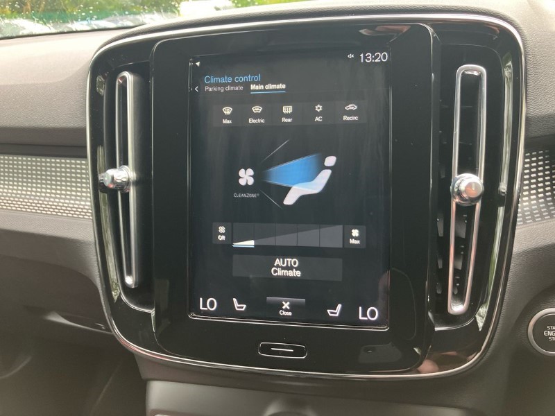 2020 (20) VOLVO XC40 2.0 T4 R DESIGN Pro 5dr Geartronic 3449847