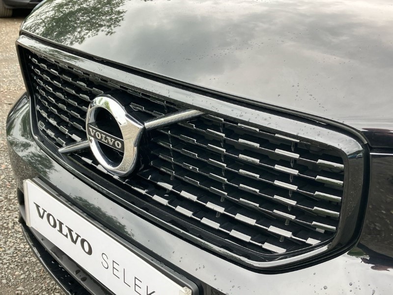 2020 (20) VOLVO XC40 2.0 T4 R DESIGN Pro 5dr Geartronic 3449860