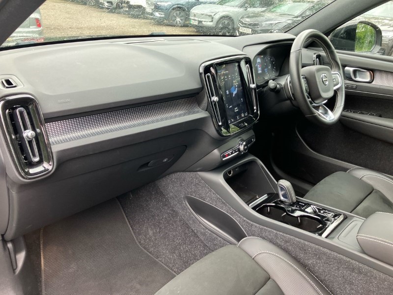 2020 (20) VOLVO XC40 2.0 T4 R DESIGN Pro 5dr Geartronic 3449855
