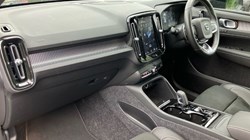 2020 (20) VOLVO XC40 2.0 T4 R DESIGN Pro 5dr Geartronic 3449855