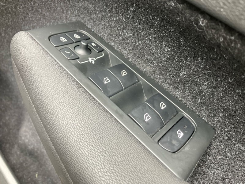 2020 (20) VOLVO XC40 2.0 T4 R DESIGN Pro 5dr Geartronic 3449835