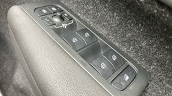 2020 (20) VOLVO XC40 2.0 T4 R DESIGN Pro 5dr Geartronic 3449835