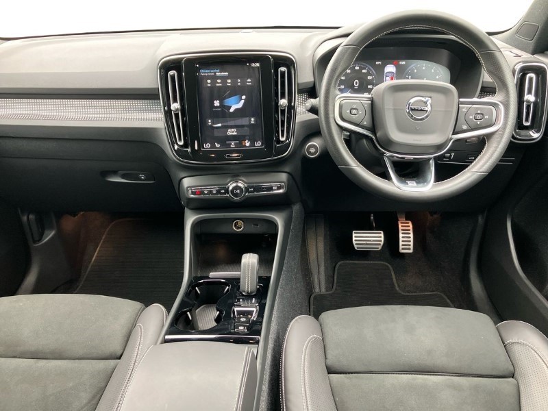 2020 (20) VOLVO XC40 2.0 T4 R DESIGN Pro 5dr Geartronic 3449831