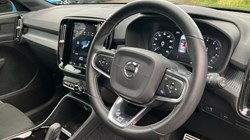 2020 (20) VOLVO XC40 2.0 T4 R DESIGN Pro 5dr Geartronic 3449832