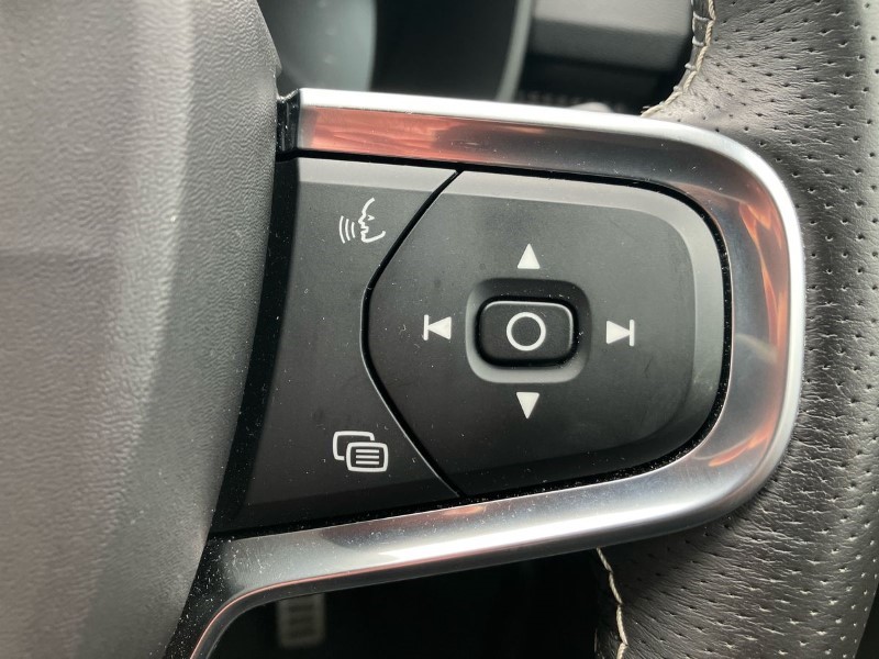 2020 (20) VOLVO XC40 2.0 T4 R DESIGN Pro 5dr Geartronic 3449841