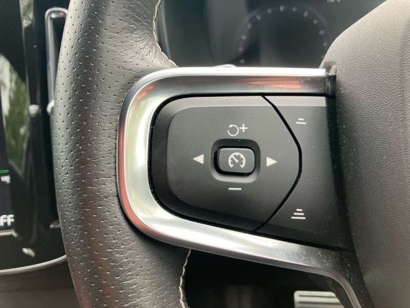 2020 (20) VOLVO XC40 2.0 T4 R DESIGN Pro 5dr Geartronic 3449840