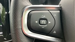 2020 (20) VOLVO XC40 2.0 T4 R DESIGN Pro 5dr Geartronic 3449840