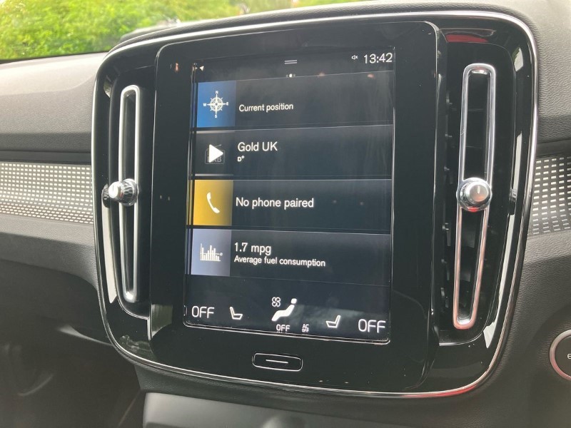 2020 (20) VOLVO XC40 2.0 T4 R DESIGN Pro 5dr Geartronic 3449844