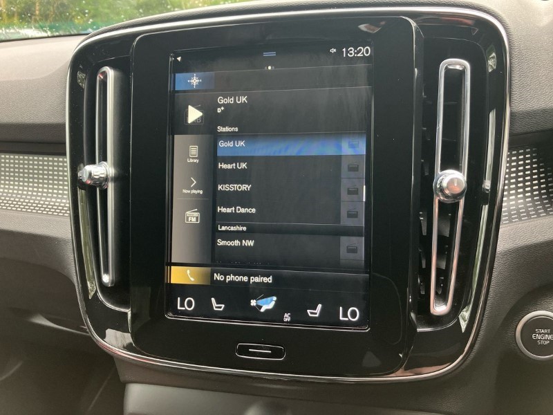 2020 (20) VOLVO XC40 2.0 T4 R DESIGN Pro 5dr Geartronic 3449846