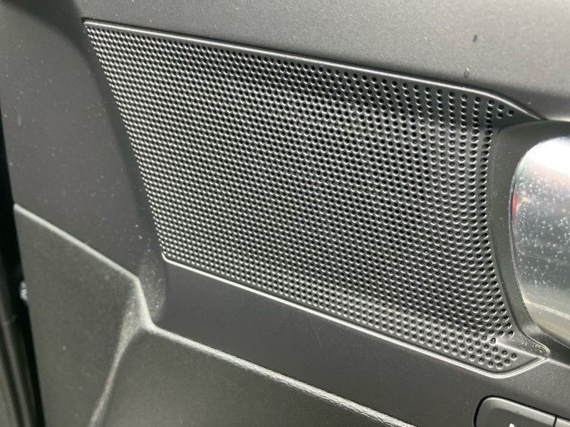 2020 (20) VOLVO XC40 2.0 T4 R DESIGN Pro 5dr Geartronic 3449834