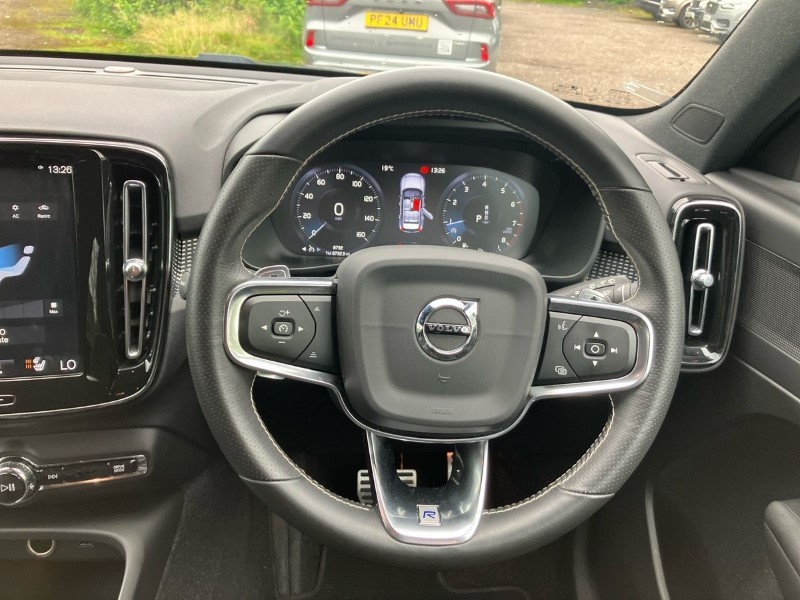 2020 (20) VOLVO XC40 2.0 T4 R DESIGN Pro 5dr Geartronic 3449839