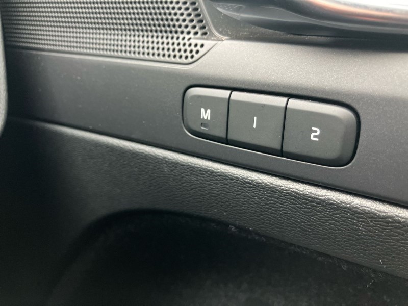 2020 (20) VOLVO XC40 2.0 T4 R DESIGN Pro 5dr Geartronic 3449865