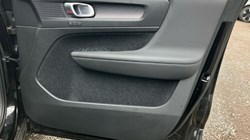 2020 (20) VOLVO XC40 2.0 T4 R DESIGN Pro 5dr Geartronic 3449833