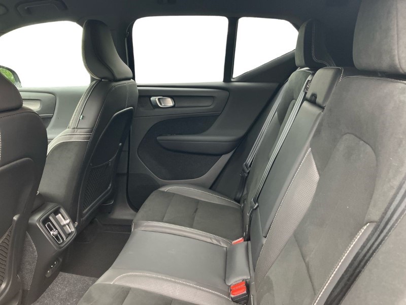 2020 (20) VOLVO XC40 2.0 T4 R DESIGN Pro 5dr Geartronic 3449826