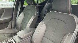 2020 (20) VOLVO XC40 2.0 T4 R DESIGN Pro 5dr Geartronic 3449854