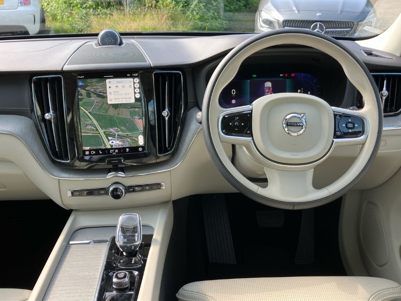 2023 (73) VOLVO XC60 2.0 B5P Ultimate Dark 5dr AWD Geartronic 3457704