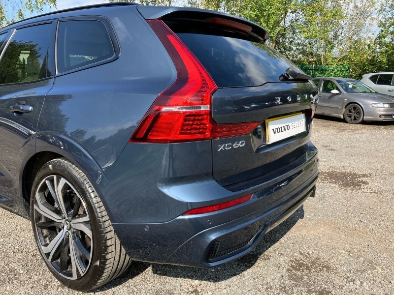 2023 (73) VOLVO XC60 2.0 B5P Ultimate Dark 5dr AWD Geartronic 3457725