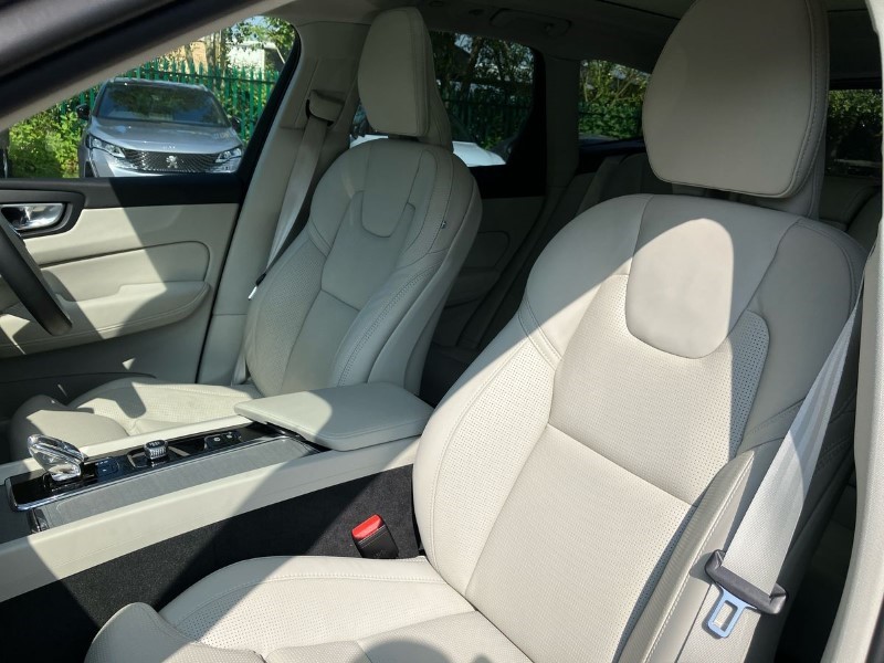 2023 (73) VOLVO XC60 2.0 B5P Ultimate Dark 5dr AWD Geartronic 3457715