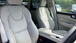 2023 (73) VOLVO XC60 2.0 B5P Ultimate Dark 5dr AWD Geartronic 3457699