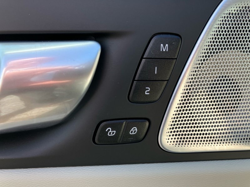 2023 (73) VOLVO XC60 2.0 B5P Ultimate Dark 5dr AWD Geartronic 3457729