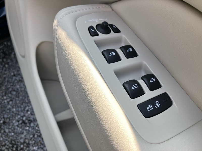 2023 (73) VOLVO XC60 2.0 B5P Ultimate Dark 5dr AWD Geartronic 3457696