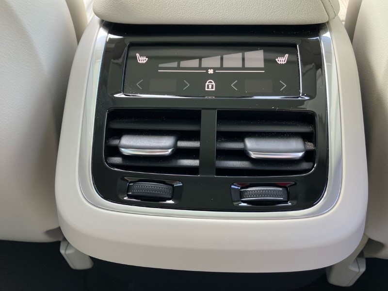 2023 (73) VOLVO XC60 2.0 B5P Ultimate Dark 5dr AWD Geartronic 3457731