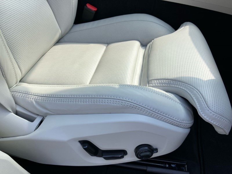 2023 (73) VOLVO XC60 2.0 B5P Ultimate Dark 5dr AWD Geartronic 3457698