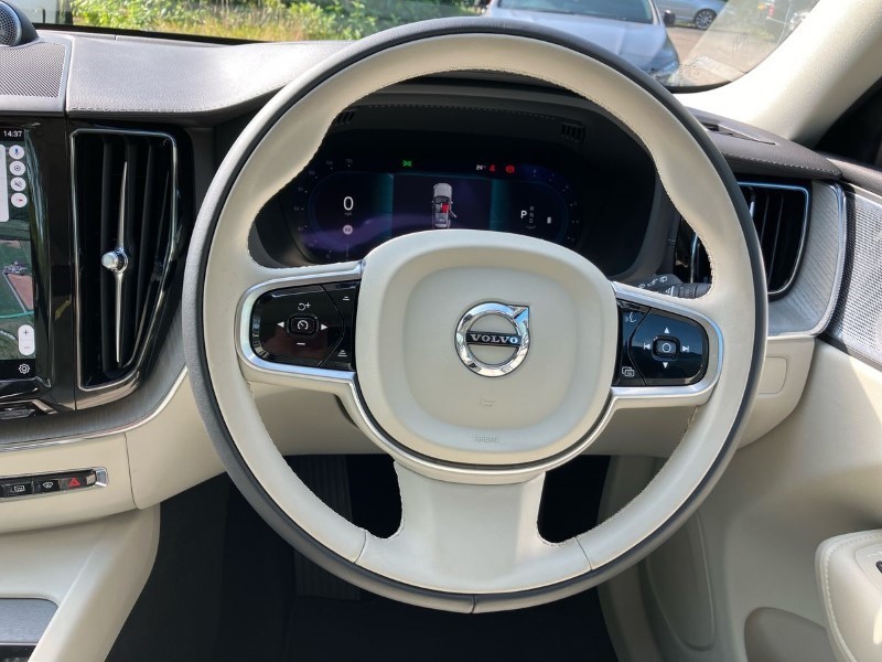 2023 (73) VOLVO XC60 2.0 B5P Ultimate Dark 5dr AWD Geartronic 3457700