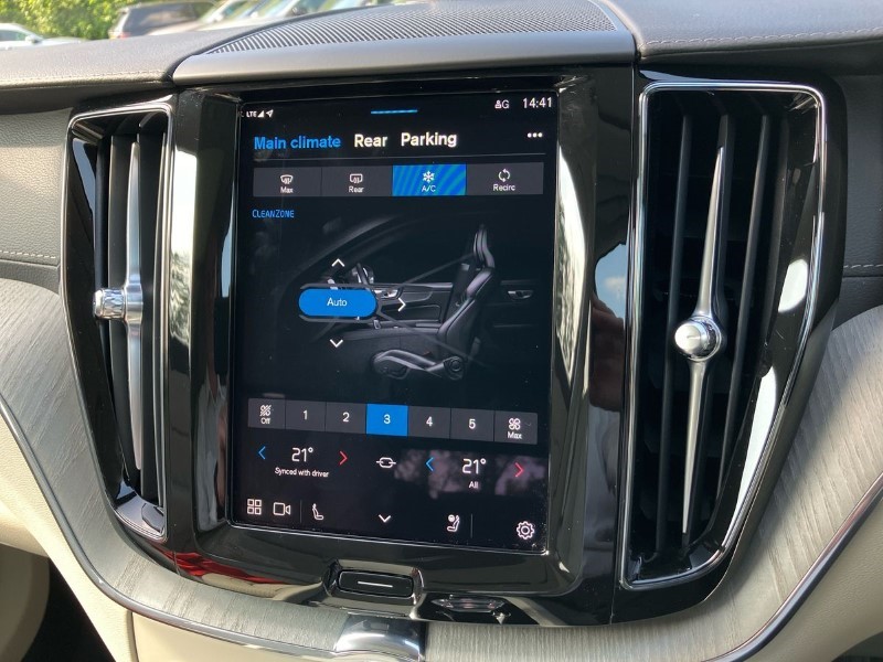 2023 (73) VOLVO XC60 2.0 B5P Ultimate Dark 5dr AWD Geartronic 3457709