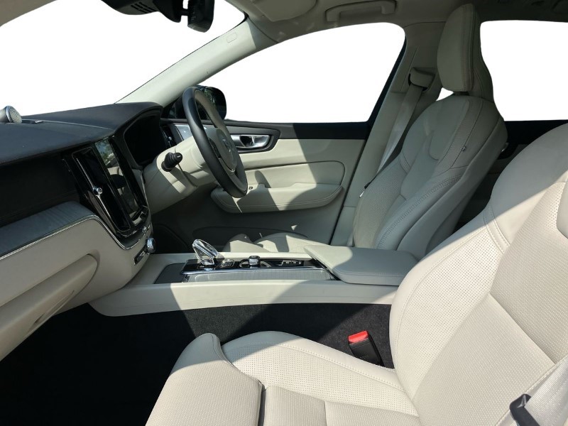 2023 (73) VOLVO XC60 2.0 B5P Ultimate Dark 5dr AWD Geartronic 3457685