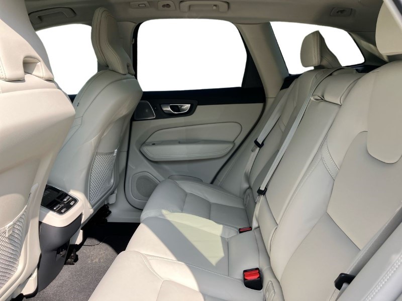 2023 (73) VOLVO XC60 2.0 B5P Ultimate Dark 5dr AWD Geartronic 3457686