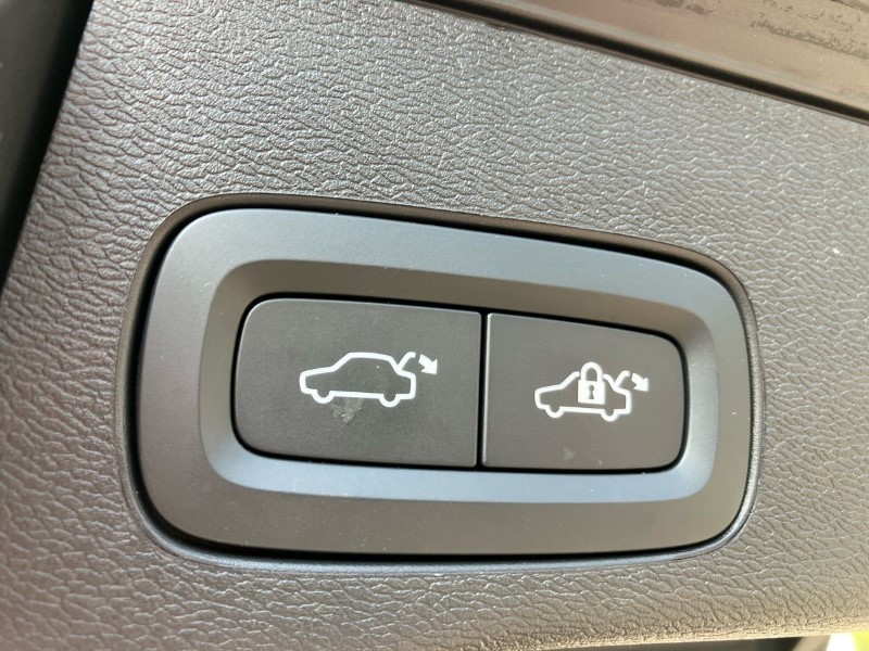 2023 (73) VOLVO XC60 2.0 B5P Ultimate Dark 5dr AWD Geartronic 3457718