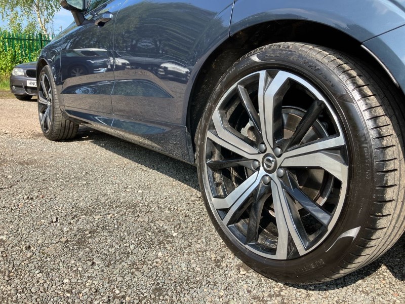 2023 (73) VOLVO XC60 2.0 B5P Ultimate Dark 5dr AWD Geartronic 3457720