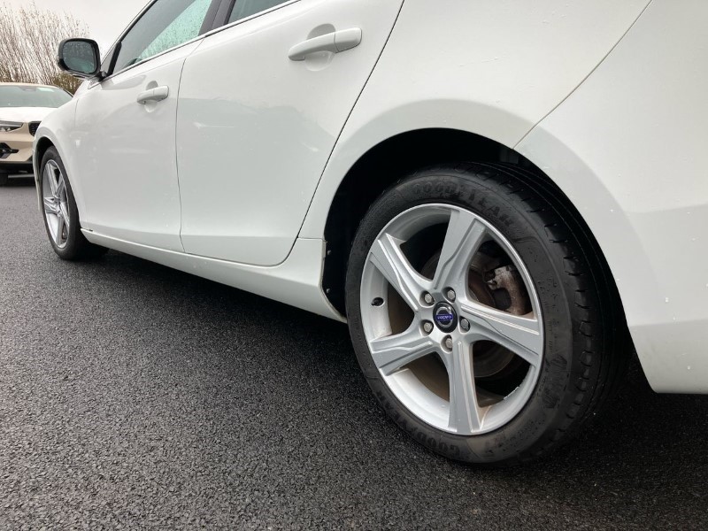 2014 (64) VOLVO V40 D2 R DESIGN 5dr 3636787