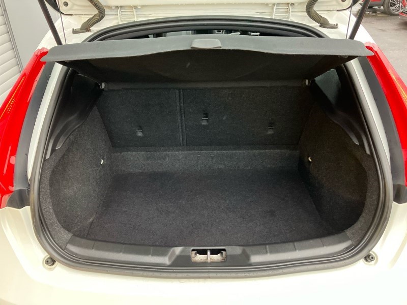 2014 (64) VOLVO V40 D2 R DESIGN 5dr 3636785