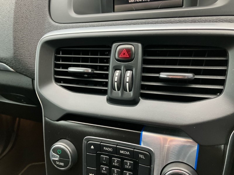 2014 (64) VOLVO V40 D2 R DESIGN 5dr 3636779