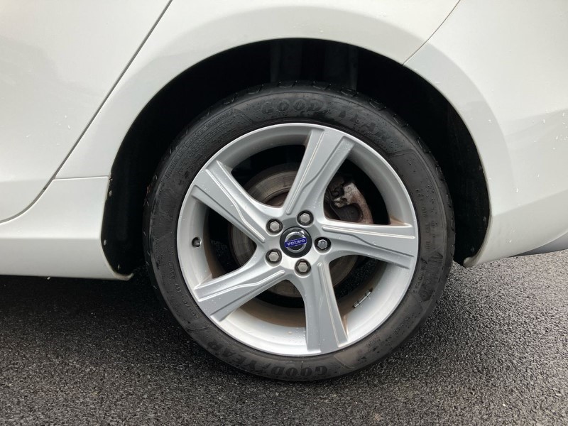 2014 (64) VOLVO V40 D2 R DESIGN 5dr 3636761